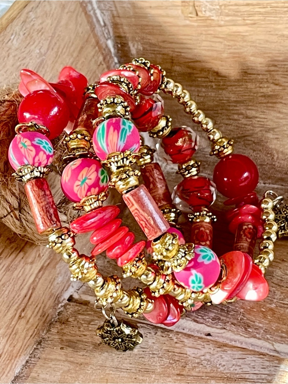 Handmade Gold-Tone Floral Fuscia Pink and Red Beaded Coil Bracelet - Picture 8 of 8